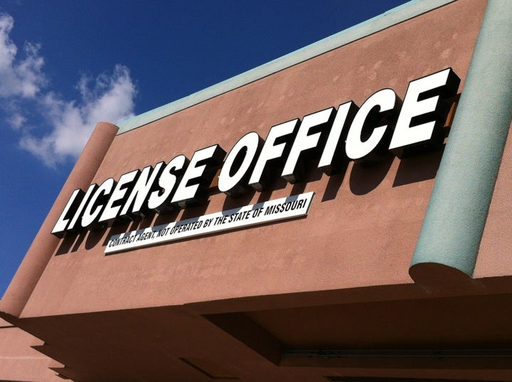 Gladstone License Office, N Antioch Rd, Gladstone, MO, Government